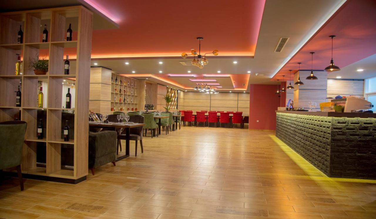 Hotel Sonoma Kosovo Polje Buitenkant foto